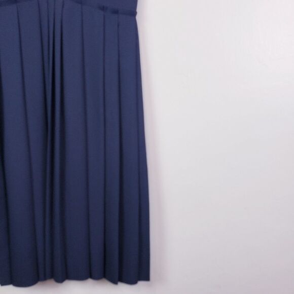 Lewit V-Neckline Midi Dress - Picture 5 of 11